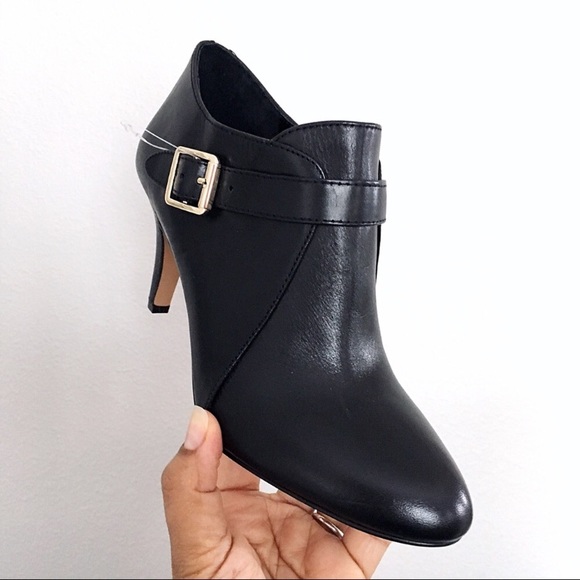 Vince Camuto Vonilesa Black Ankle Bootie Sz 7.5 - Picture 2 of 6
